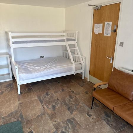 Barrs Court Beds Hotel Warmley Екстериор снимка