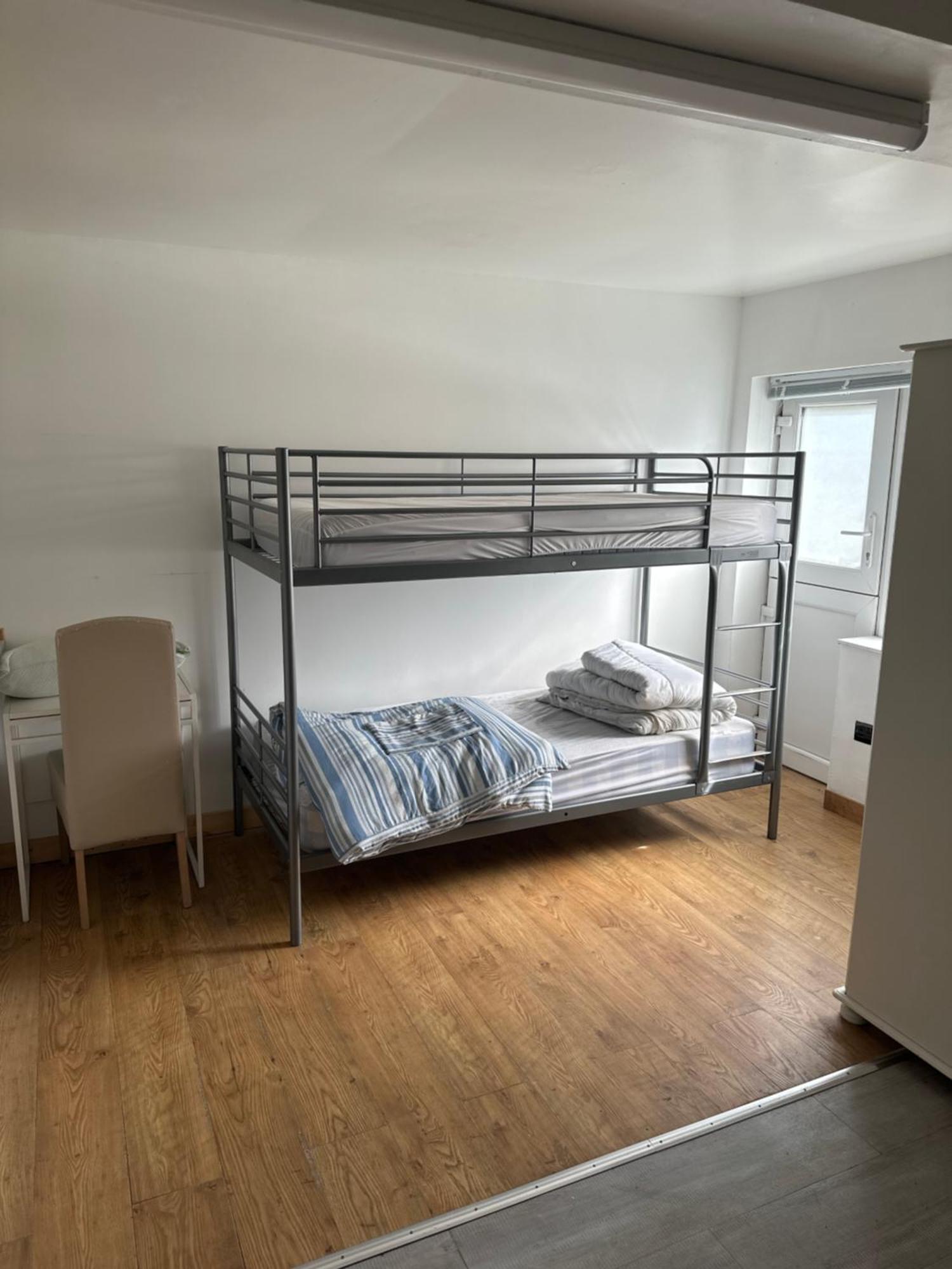 Barrs Court Beds Hotel Warmley Екстериор снимка
