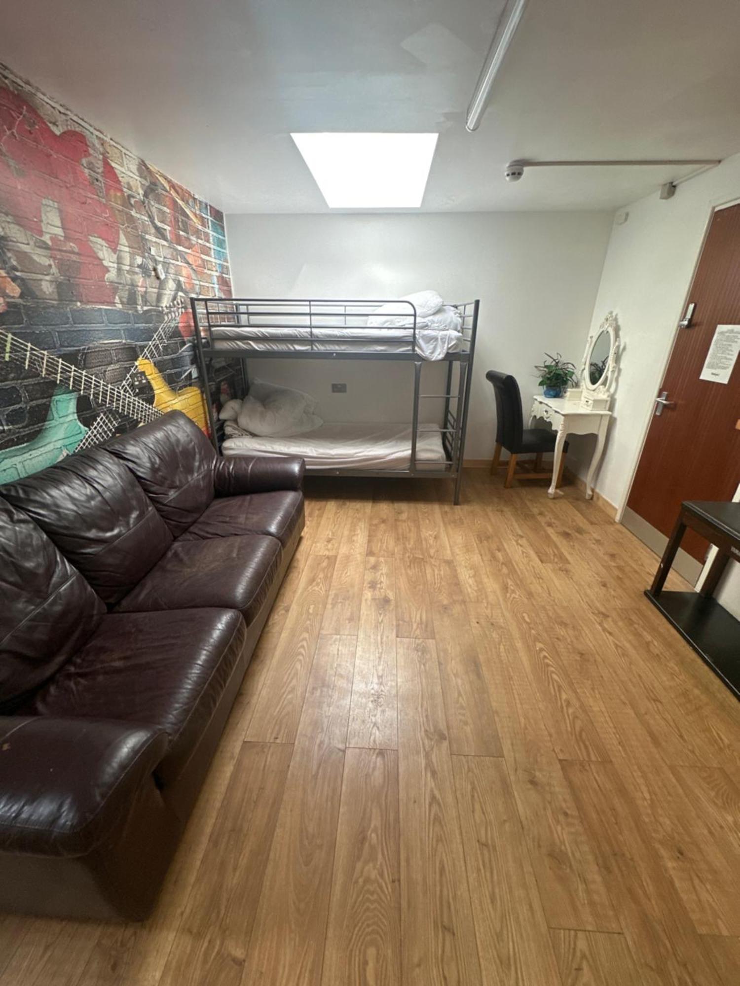 Barrs Court Beds Hotel Warmley Екстериор снимка