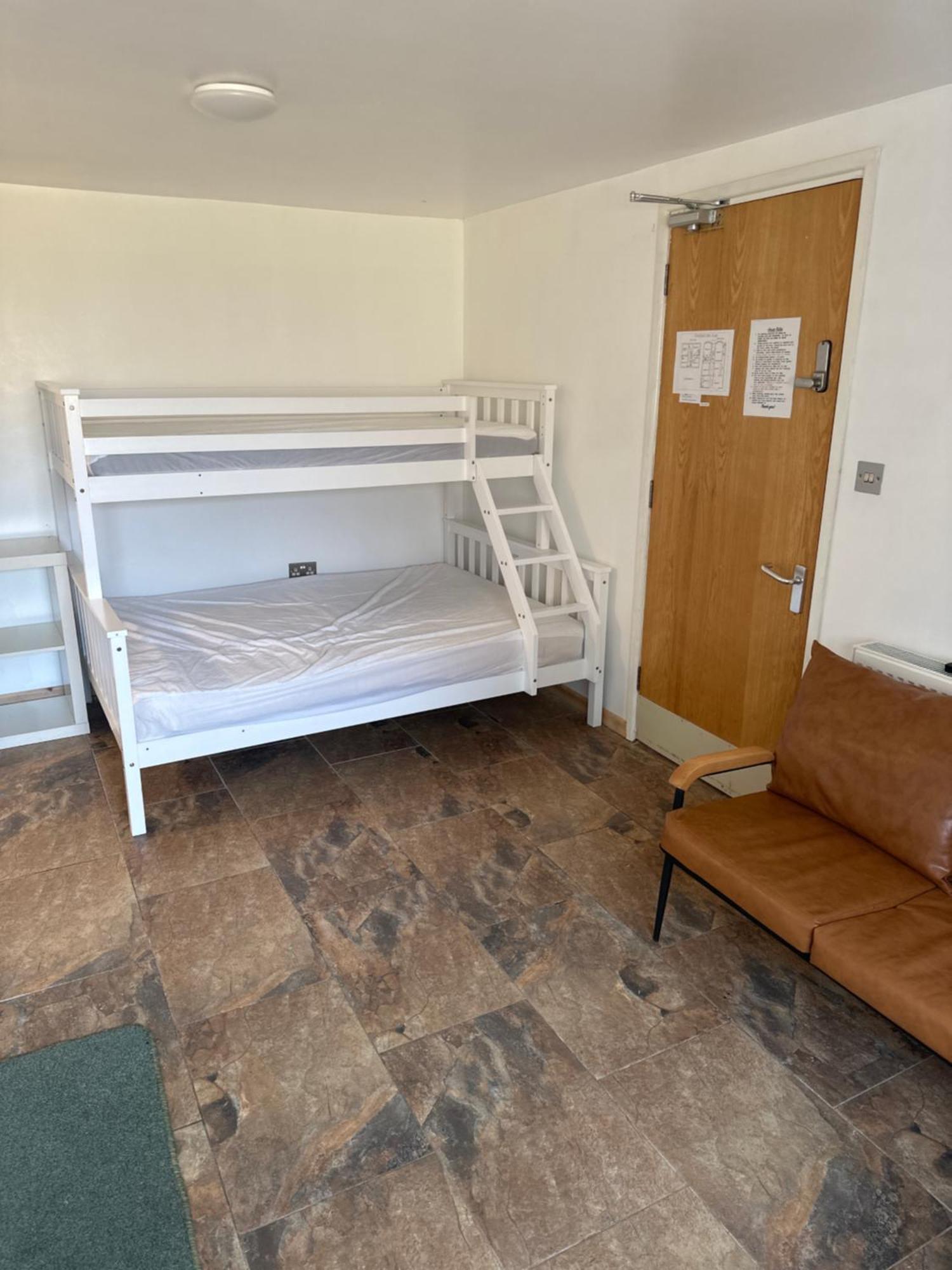 Barrs Court Beds Hotel Warmley Екстериор снимка